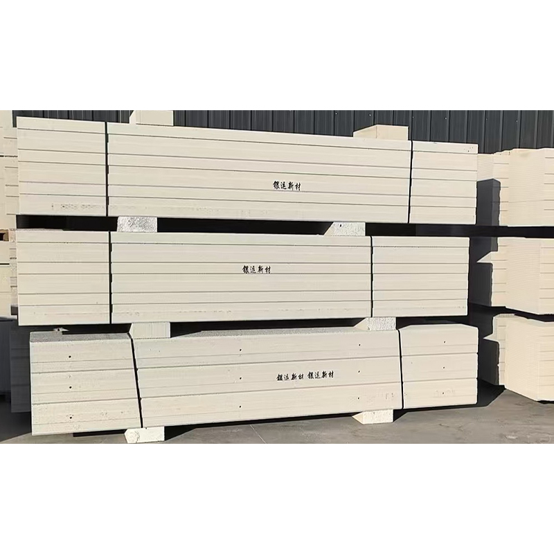 What is the relationship between the sound insulation performance and the pore structure of autoclaved aerated concrete (AAC) sheets?